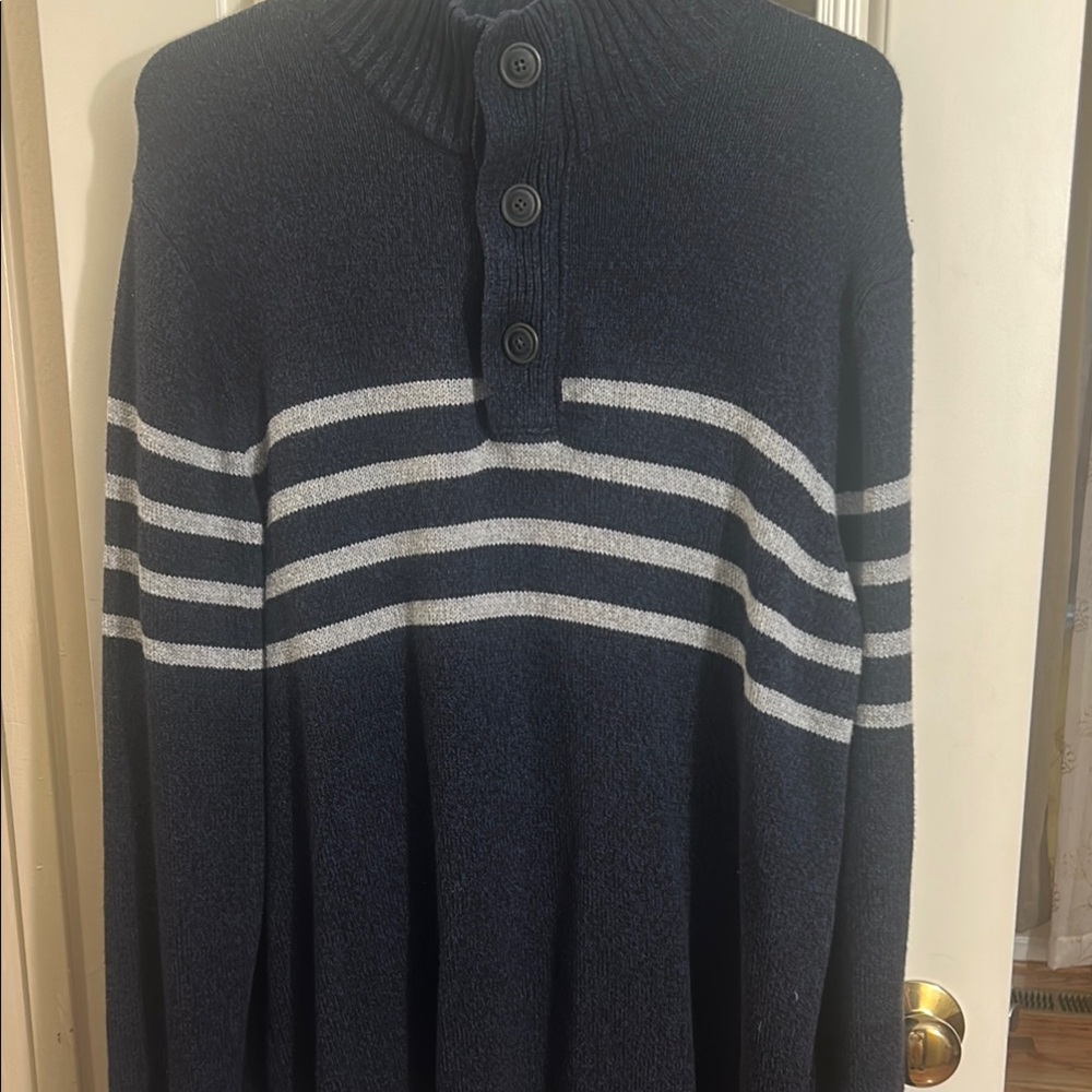 Urban Outfitters Navy Blue and Gray Men's Sweater great condition - Picture 7 of 10